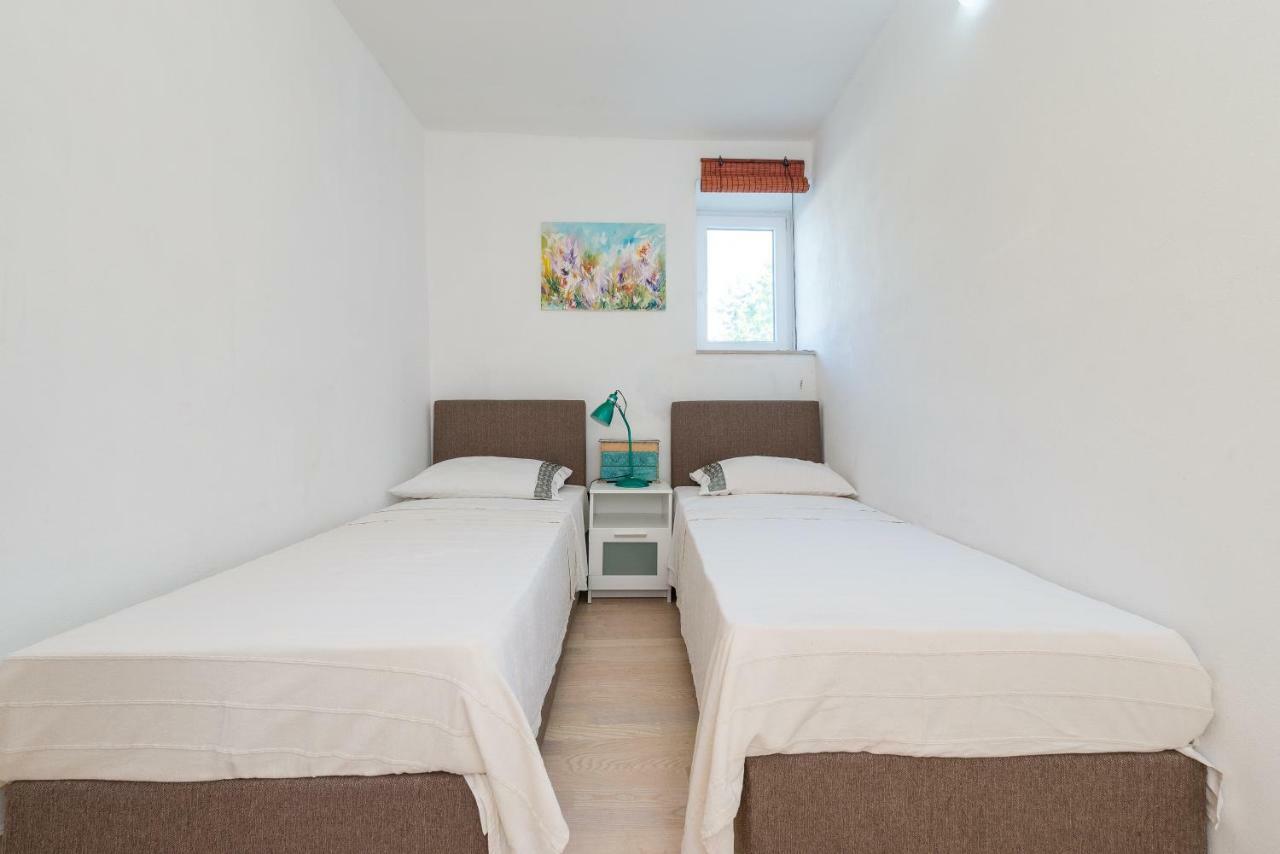 Valentino Apartment